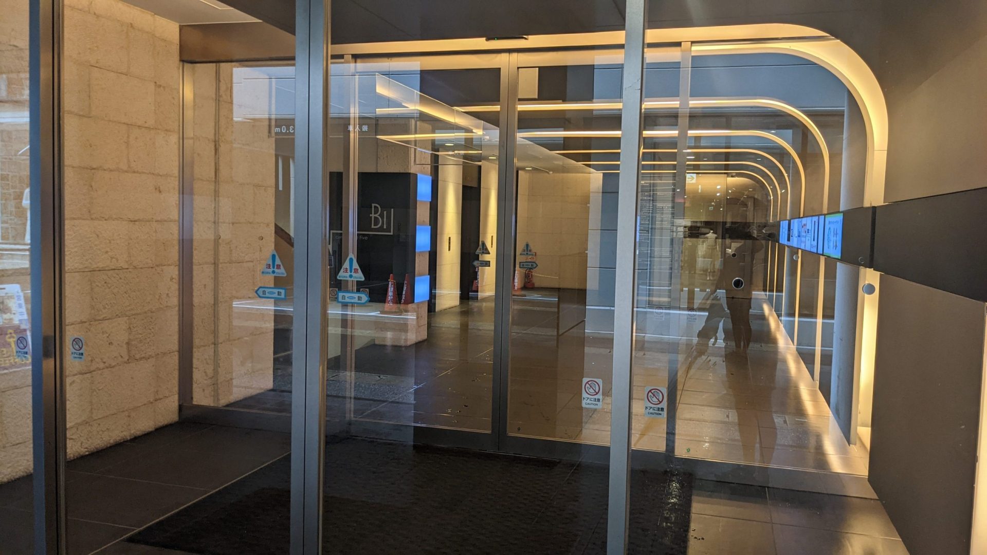 エミナルクリニックメンズ福岡天神院が入っているビルの入り口