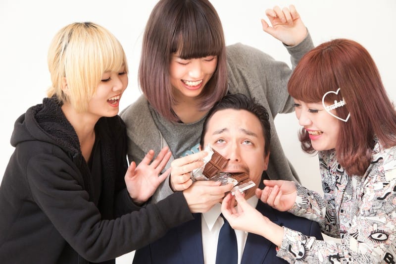 ヒゲ脱毛して女性たちからモテている男性