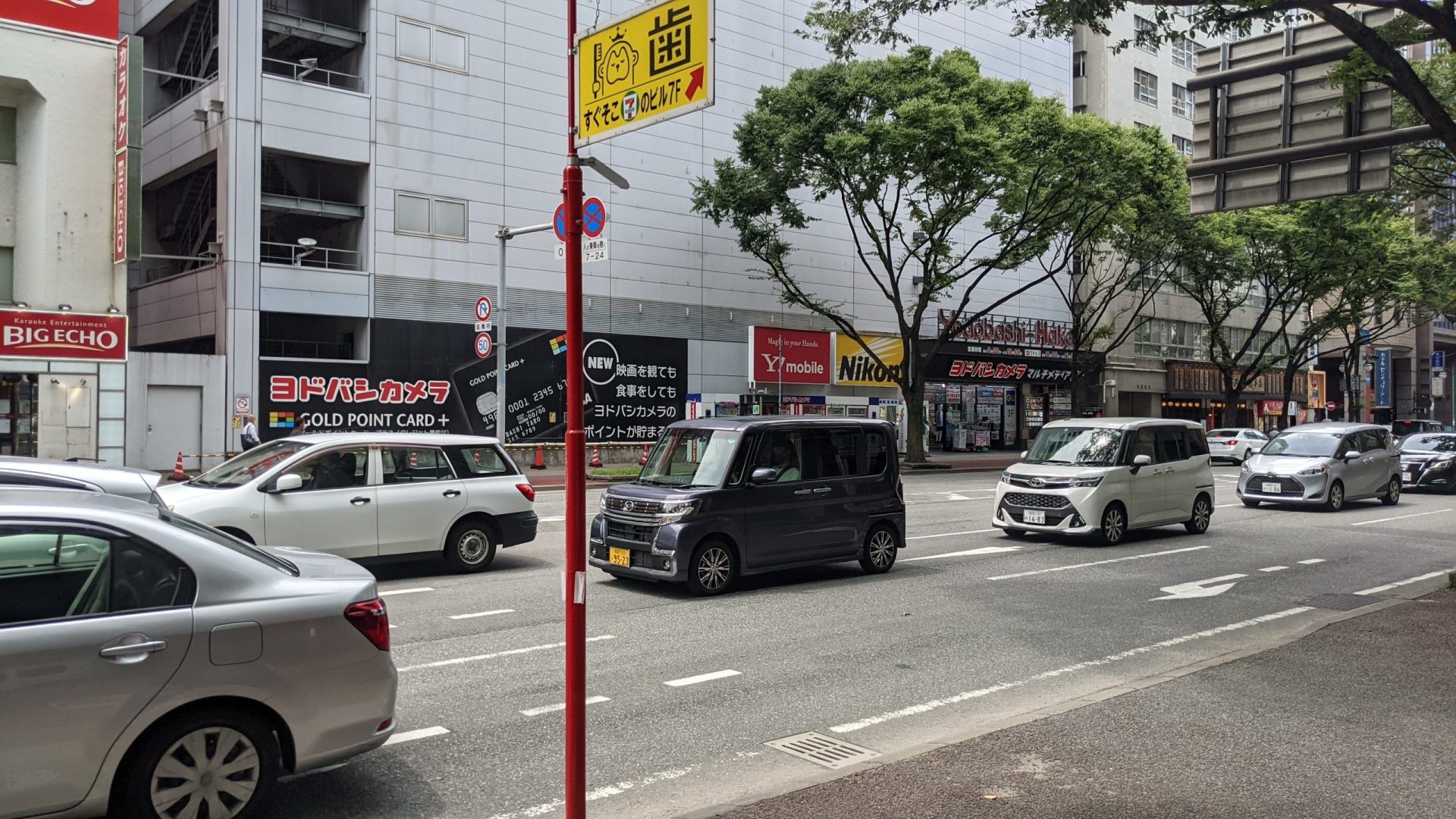 ヨドバシカメラの目の前なのでかなりわかりやすいです。